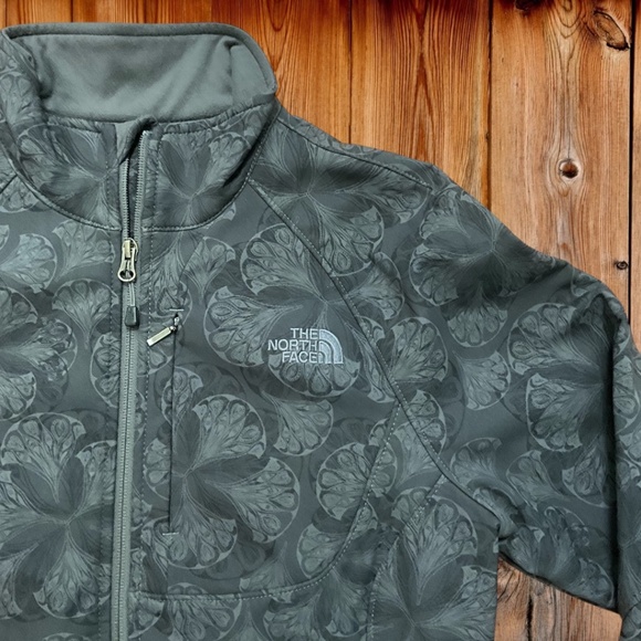 EUC! The North Face Fleece Lined Jacket in Paisley Pattern Size Medium - Picture 2 of 4